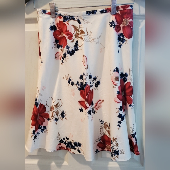 LOFT Skirt - Picture 3 of 4